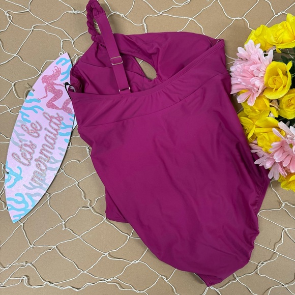 🌴FUCHSIA TWIST SHOULDER SWIMSUIT - Picture 7 of 8
